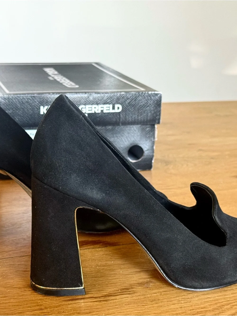 Karl Lagerfeld Gracie Black Suede Gold Metallic Block Heel Pumps Size 7.5